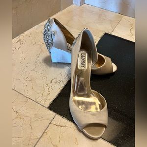Badgley Mischka Wedge Bridal Shoes Size 7.5